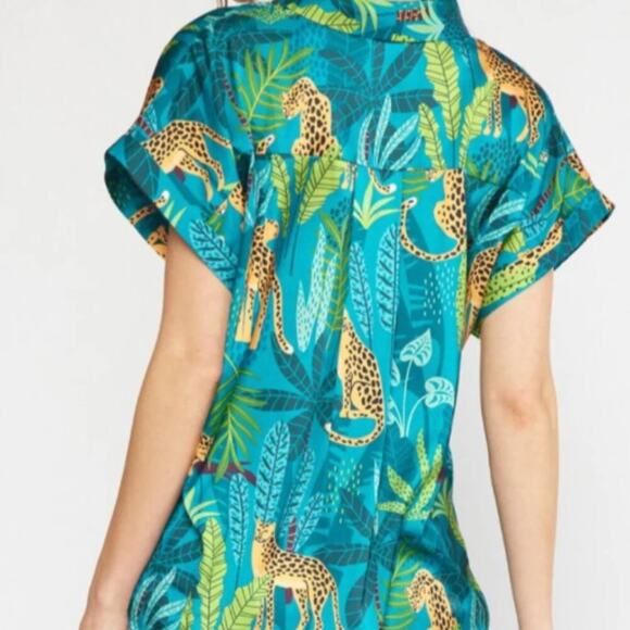 Entro Women's Green Satin Tropical Cheetah Print Top and Shorts Size Medium NWOT - Picture 3 of 8